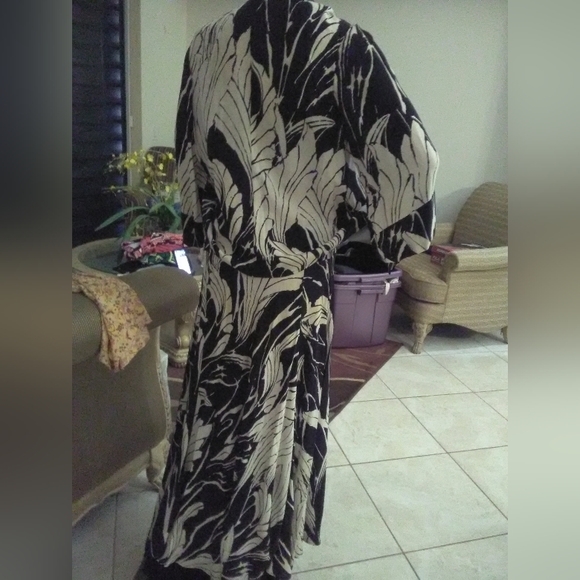 BNWOT PHENOMENAL 3 PC. SILK OUTFIT W/ BELT MAXI SKIRT 2 JACKETS BY HARARI HIGHLI - Picture 6 of 12